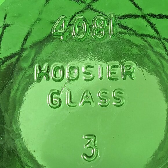 Emerald Green Vase Vintage Hoosier Glass 9 3/4" Tall Quilted Diamond 4081 USA - Picture 10 of 12